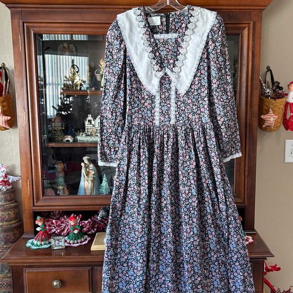 Vintage Gunne Sax Dress - Picture 3 of 9